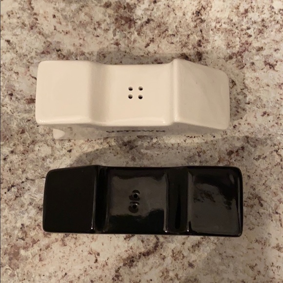 Kate Spade salt and pepper shakers 🧂 - Picture 5 of 6